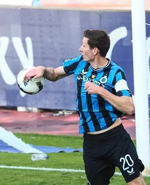 « Pour moi, c’est penalty » : Hasi ne décolère pas après la main de Vanaken en finale de la Coupe ! (vidéo)