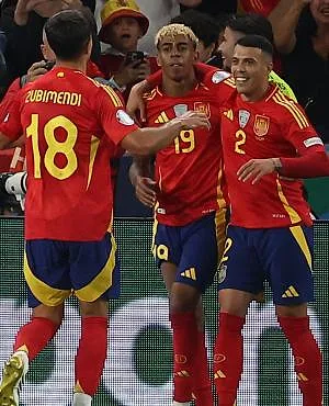 Yamal a encore envoyé un message pour le Ballon d’Or : « Le mieux, c’est de parler sur le terrain »