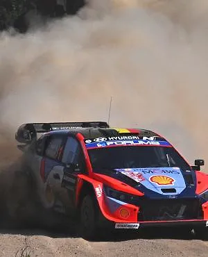 Rallye de Sardaigne : Sébastien Ogier gagne le rallye, Thierry Neuville prend des points dans la Power Stage