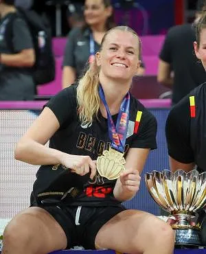 Julie Vanloo réagit à son éviction houleuse des Valkyries : « Comme si le monde s’écroulait »
