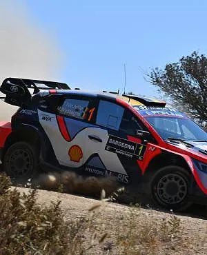 Thierry Neuville « continue à travailler » malgré une première moitié de saison difficile