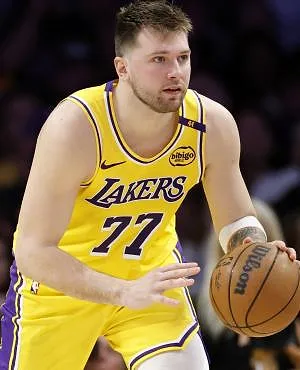 Luka Doncic prolonge avec les Lakers pour 165 millions de dollars sur 3 ans