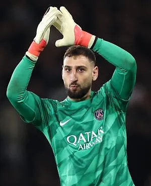 « Héros oublié », « Gifle », « Violent » : la mise à l’écart de Donnarumma au PSG fait beaucoup de bruit !