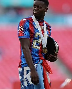 Le transfert de Guehi à Liverpool capote, Hincapié a signé à Arsenal