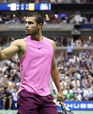 US Open : Carlos Alcaraz bat Jannik Sinner en finale et lui reprend la place de N.1 mondial - CHARLY TRIBALLEAU / AFP