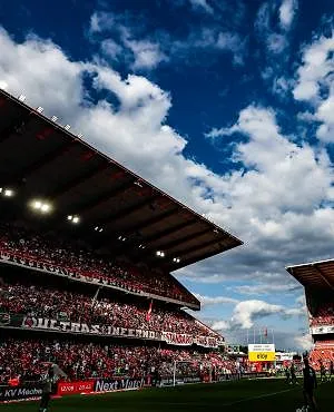 À Sclessin, le Standard jouera 6 des 7 prochains matches le vendredi soir : voici pourquoi !