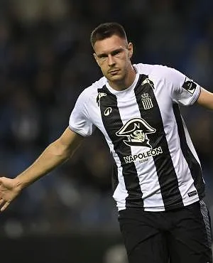 Pro League : Charleroi s’impose à Genk malgré les blessures de Romsaas et Guiagon (0-1)