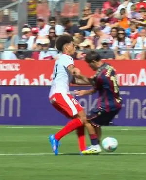 Liga : Axel Witsel exclu à la demi-heure avec Gérone, défait 0-4 par Levante