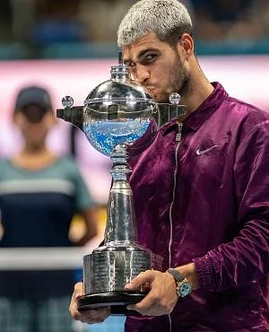 Carlos Alcaraz remporte le tournoi de Tokyo… et déclare forfait pour Shanghai !