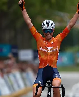 Demi Vollering remporte en solitaire le Championnat d’Europe de cyclisme