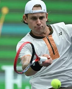 Le rêve s’arrête pour Zizou Bergs : le Belge chute face à Novak Djokovic en quarts de finale à Shanghai