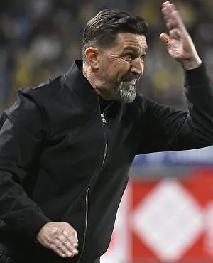 « Il n’y a pas de hors-jeu » : Besnik Hasi furieux après le but refusé à Hazard à Saint-Trond ! (vidéo)