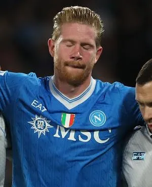 Kevin De Bruyne marque sur penalty face à l’Inter mais se blesse en le frappant