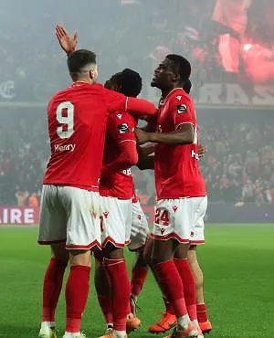 Le Standard dompte Charleroi et offre le derby wallon à ses supporters