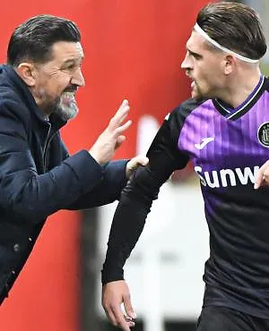 Besnik Hasi calme le jeu après le clash avec Bertaccini : « Tant qu’il marque, il peut continuer »