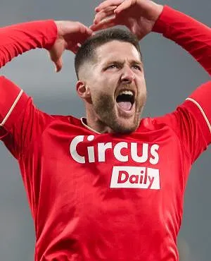 Passage en France, grave blessure en Italie : Thomas Henry revient en interview sur sa carrière