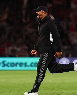 Vincent Kompany garde la tête froide : « Personne ne gagne de trophées en novembre »