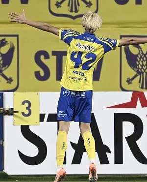 Keisuke Goto chambre le Standard en story sur Instagram