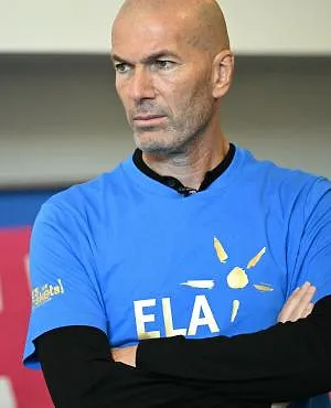 Zinédine Zidane annonce son retour sur le banc : « Bientôt »