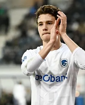 Genk frappe un grand coup : Kostas Karetsas prolonge jusqu’en 2029 !