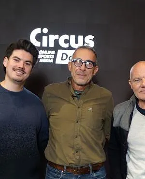 Stay Onside – Le trio de tête assure, le Standard dans le brouillard : nos experts décryptent l’actu foot !