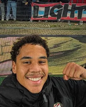 Pour sa première titularisation, Noah Fernandez brille déjà au PSV : « Il a été notre meilleur joueur »