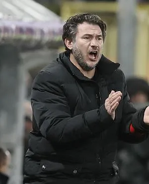 Carl Hoefkens met un stop à Genk : « Ce serait absurde de partir dans une période difficile »