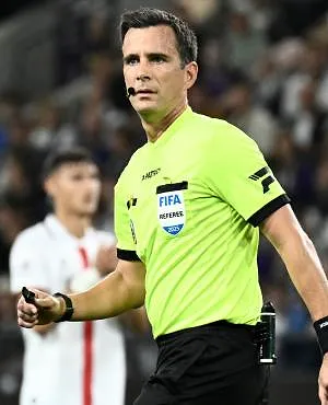 Erik Lambrechts sur l’utilisation du VAR : « Changer la règle du hors-jeu, c’est déplacer le problème »