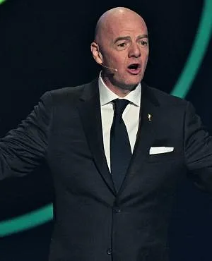 La FIFA envisagerait une modification de la règle du hors-jeu