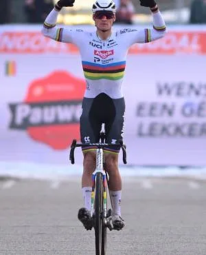 Mathieu van der Poel triomphe encore à Zonhoven et reste intouchable cet hiver