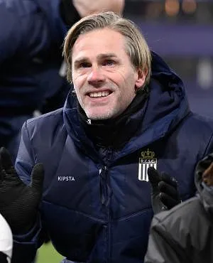 Hans Cornelis confirmé comme entraîneur principal de Charleroi