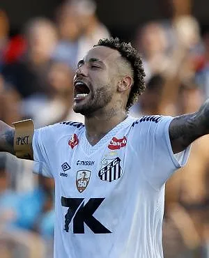 Neymar marque pour son retour et s’accroche avec Thiago Mendes : « C’est un imbécile »