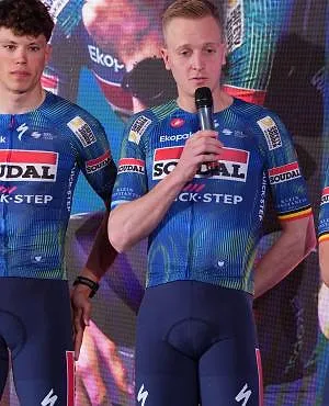 Tim Merlier toujours gêné par son genou : son début de saison est reporté