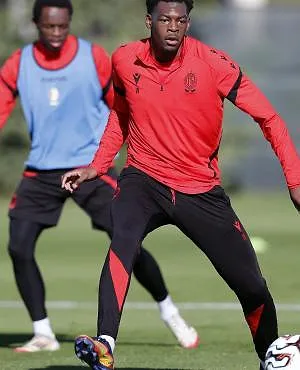 Gratter du temps de jeu, améliorer son jeu de tête : les objectifs de René Mitongo au Standard (video)