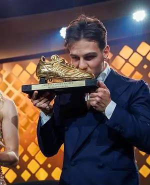 « J’ai vécu une aventure incroyable en Belgique » : Ardon Jashari aux anges après le Soulier d’Or