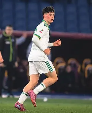 Les meilleurs débuts de l’histoire ? À 16 ans, il marque sur sa première touche de balle chez les pros