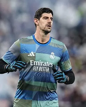 Thibaut Courtois dénonce de nouveaux chants racistes à l’encontre de Vinicius : « Une honte »
