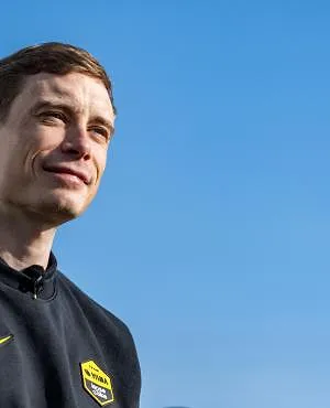 Contretemps dans la préparation de Vingegaard : victime d’une chute et malade, il renonce à l’UAE Tour