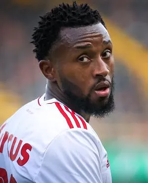 Un ancien milieu du Standard bientôt à La Louvière ?