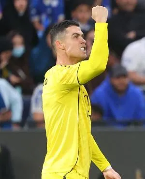 Cristiano Ronaldo est le sportif le mieux payé du monde, il a gagné deux fois plus que Lionel Messi