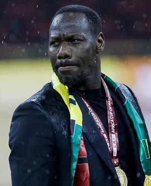 « Je m’excuse », « On n’aurait pas dû » : le coach du Sénégal regrette d’avoir dit à ses joueurs de quitter la pelouse !