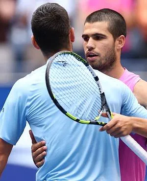 Djokovic ironise sur le nouveau service d’Alcaraz : « Il faut qu’on parle des droits d’auteur » (vidéo)