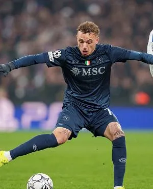 Noa Lang quitte déjà Naples : l’ancien Brugeois va être prêté à Galatasaray !