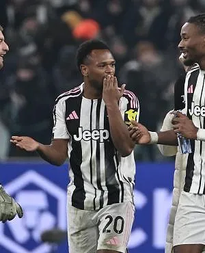 « Réveille-toi ! » : Loïs Openda giflé par son entraîneur (video)