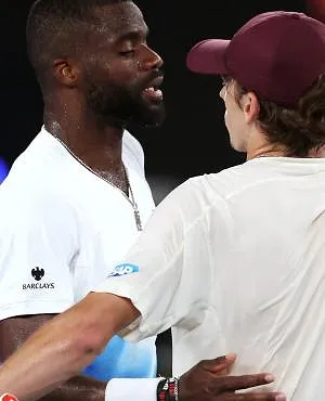 Open d’Australie : Alex De Minaur domine Frances Tiafoe, Zverev et Medvedev passent au prochain tour