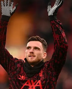 Surprise sur le mercato : Tottenham en négociation avec une légende de Liverpool !