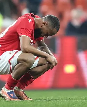 « Il faut fermer sa bouche et travailler » : Steven Defour recadre sèchement le Standard !