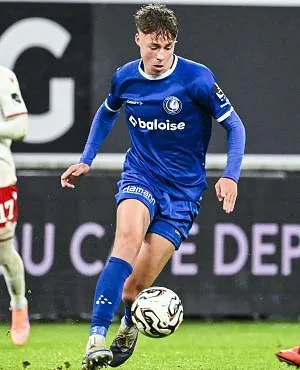 Formé au club, Tibe De Vlieger prolonge à La Gantoise jusqu’en 2030