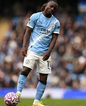 Jérémy Doku délivre deux assists mais doit sortir sur blessure