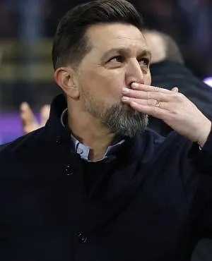 Jamais vainqueur à Sclessin, Hasi se sait sur la sellette : « Je joue chaque semaine pour mon emploi »